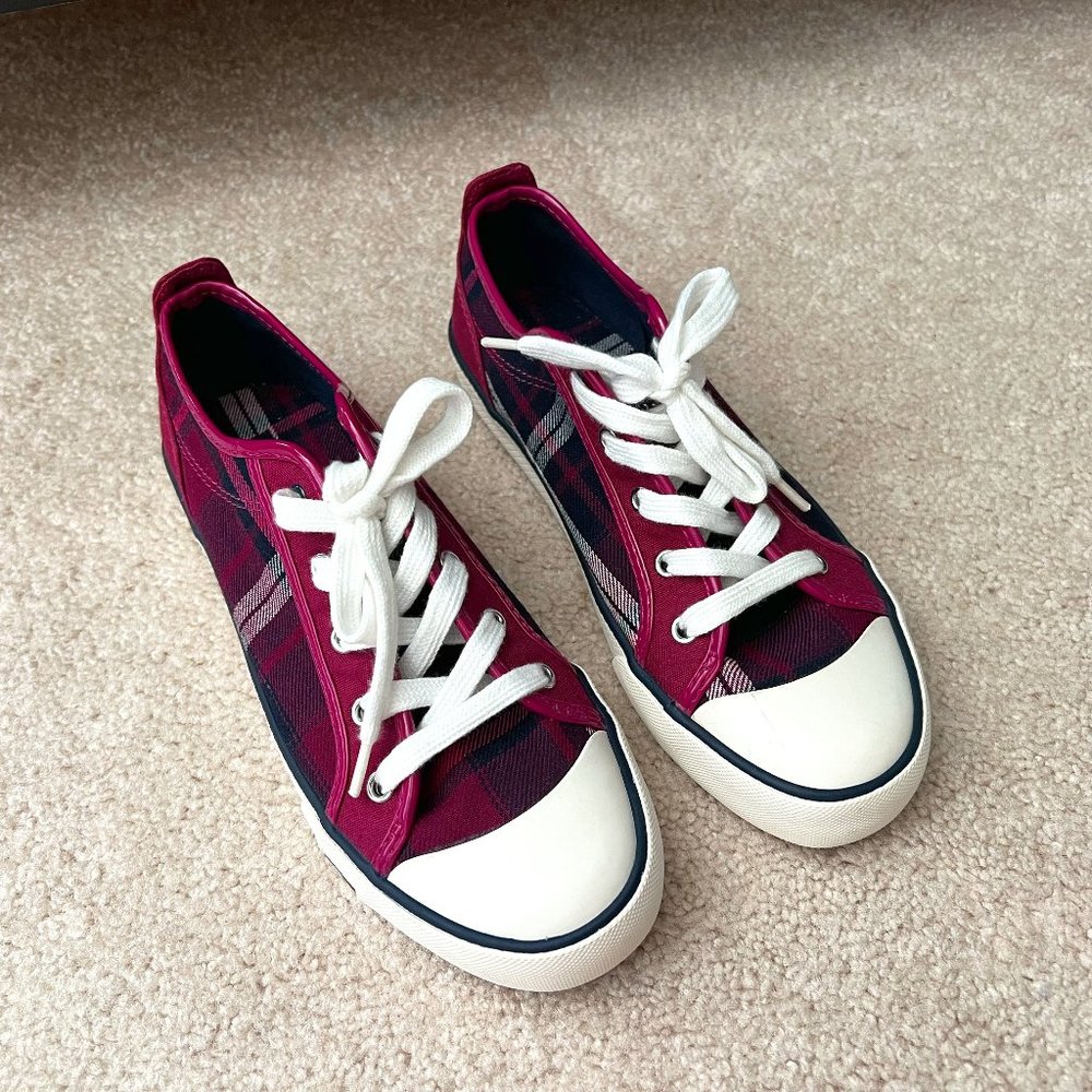 Tommy Hilfiger Shoes : NEW